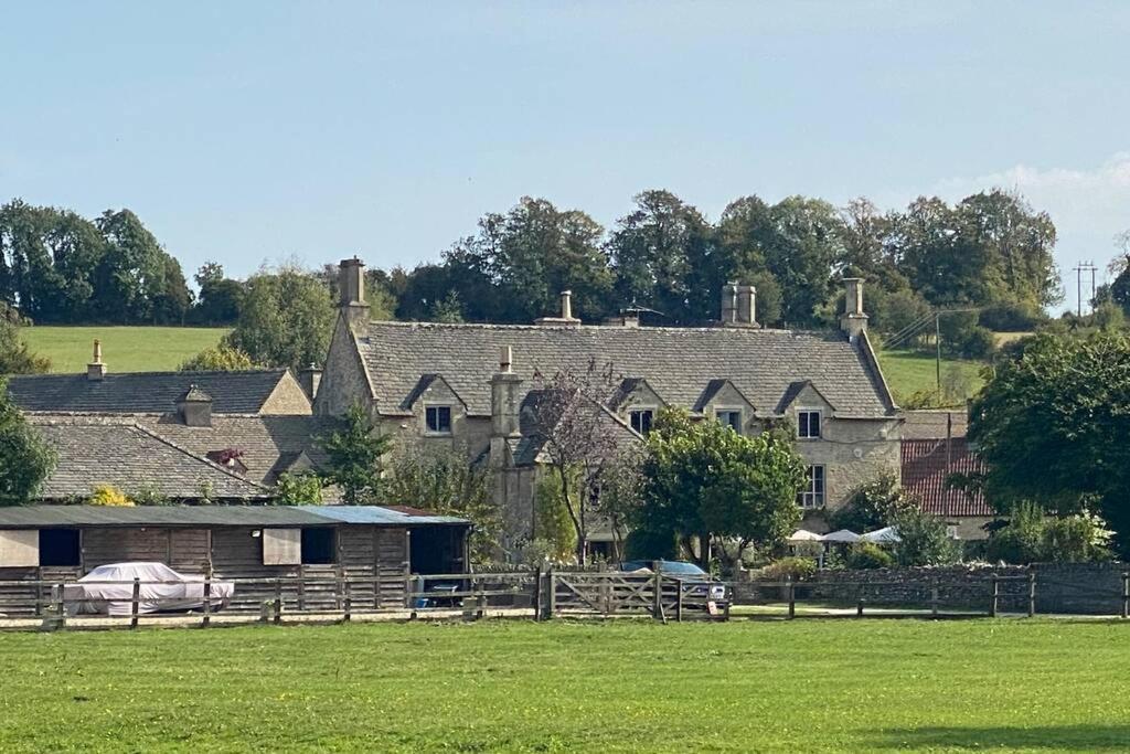 The Old Manor Coach House Leilighet Cirencester Eksteriør bilde