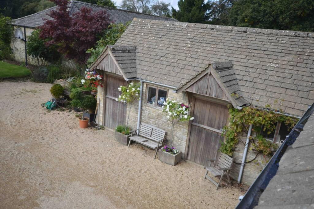 The Old Manor Coach House Leilighet Cirencester Eksteriør bilde