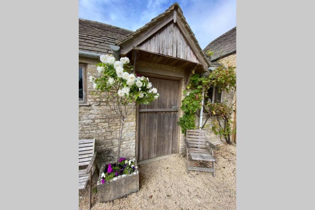 The Old Manor Coach House Leilighet Cirencester Eksteriør bilde