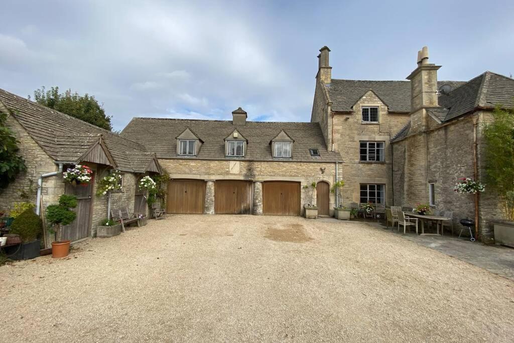 The Old Manor Coach House Leilighet Cirencester Eksteriør bilde